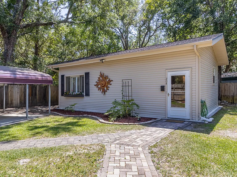 204 Bradley Dr — Photo 14