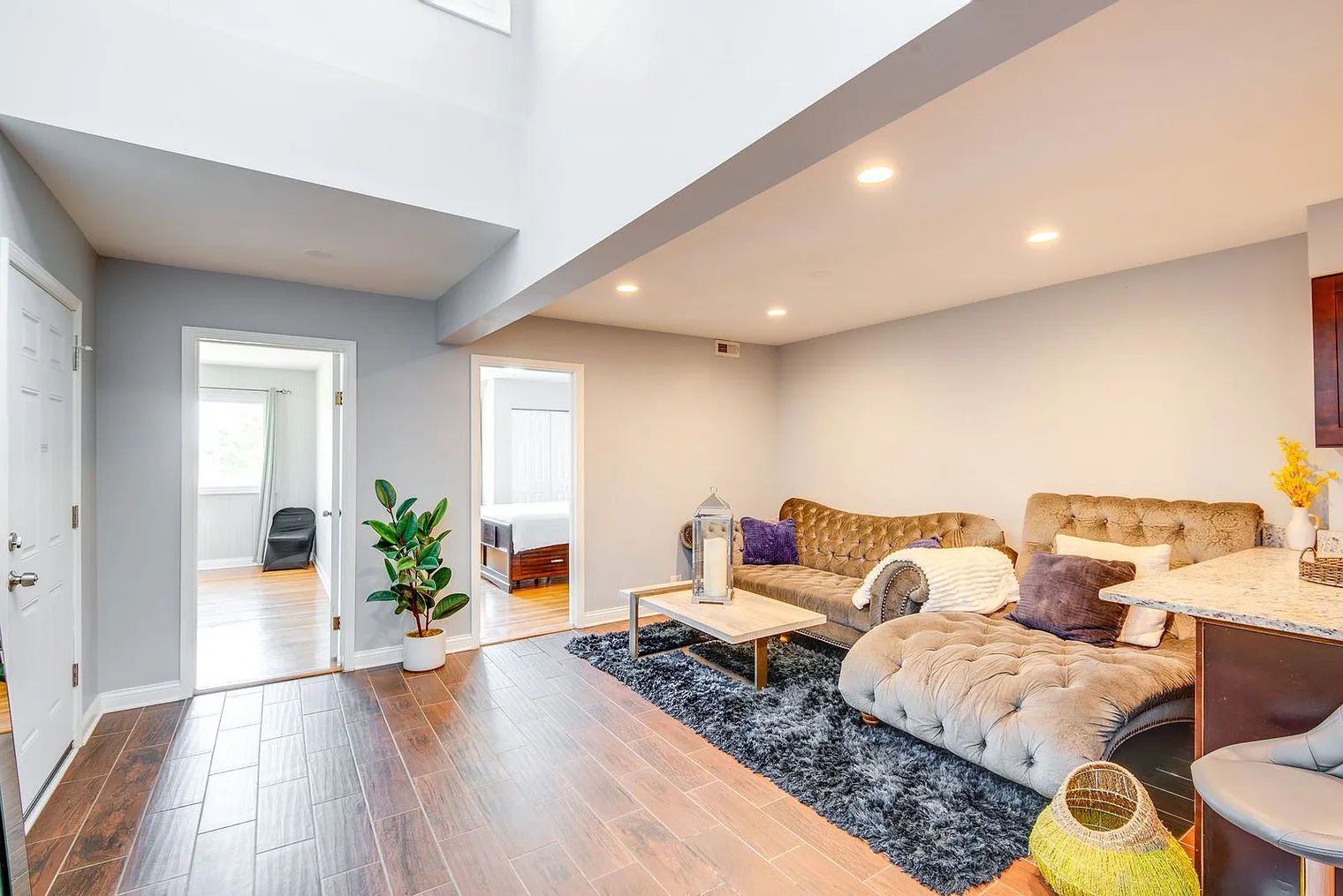 2 bed, 1.0 bath, 1399 sqft, $3,602 — Photo 1