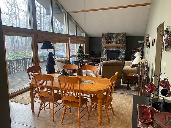 4th image of 365 Ridge Rd