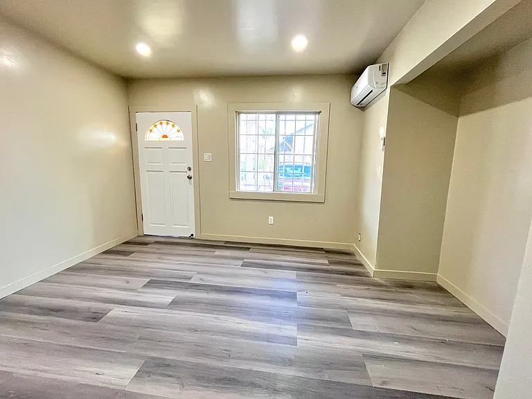 1711 W 84th Pl #1/2 — Photo 4