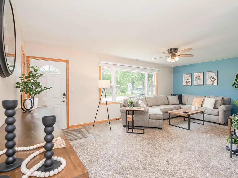 2909 S Willow Ave — Photo 11