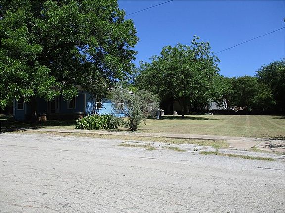 2nd image of 607 W Paine Ave