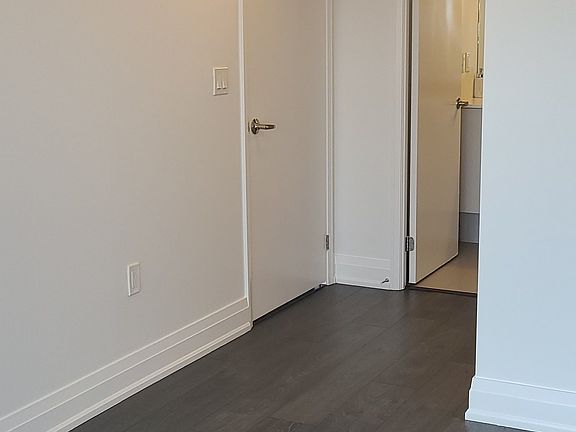 4th image of 30 Gibbs Rd #1306