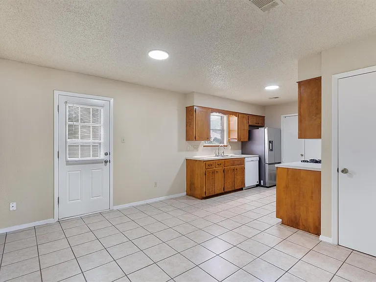 2805 Davis St #A — Photo 4