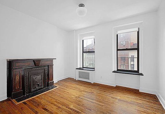 3rd image of 176 E 81st St APT 4E