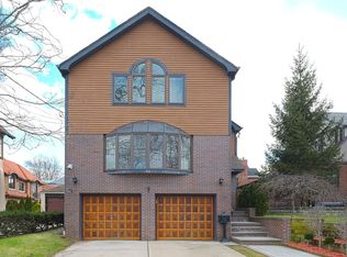 16308 Cryders Ln, Whitestone, NY 11357