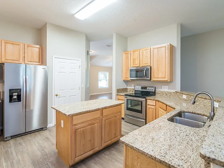 3243 Wandering Oaks Dr — Photo 6
