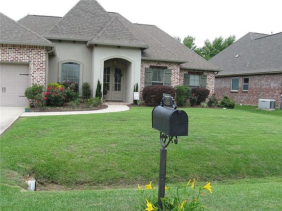 3rd image of 320 De Zaire Dr