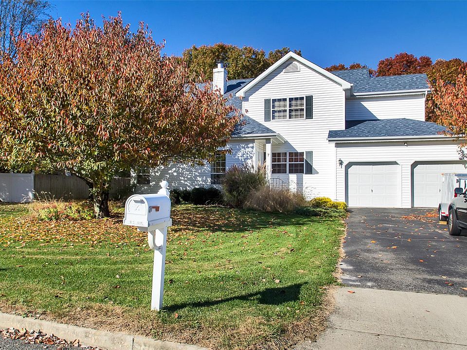 1st image of 7 Blair Dr