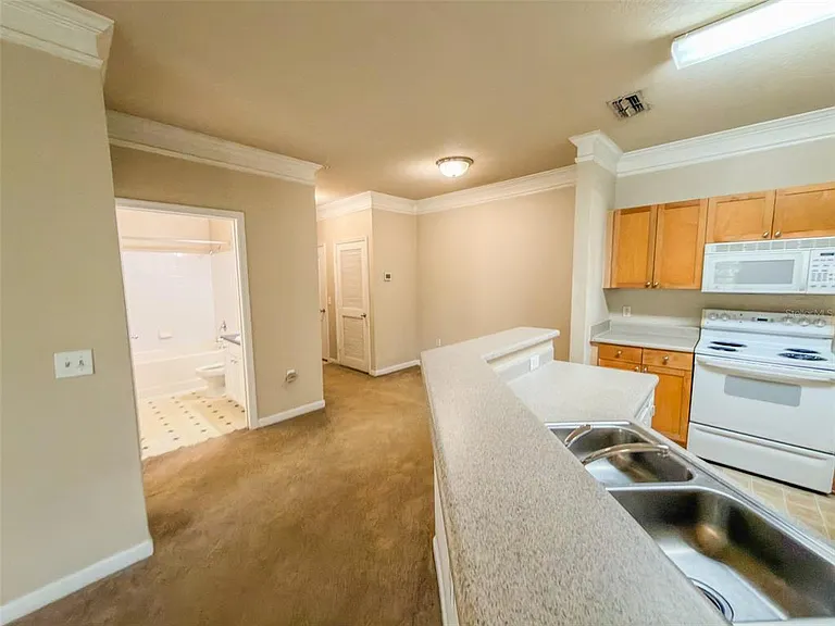 8818 Villa View Cir #204 — Photo 10
