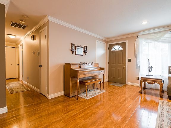 3rd image of 4918 Monte Vista Pl