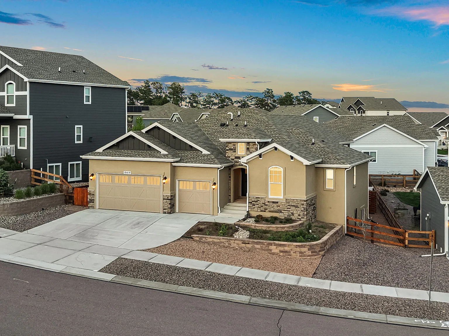 5 bed, 3720 sqft, $3,495 — Photo 2