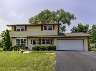 70 Orchard Ln, Lindenhurst, IL 60046