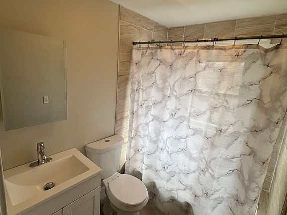 5th image of 269 Vermont Ave #3
