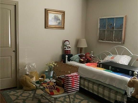 3rd image of 570 Briggs Dr