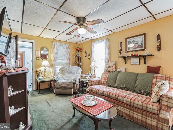 4th image of 129 Bartram Ave