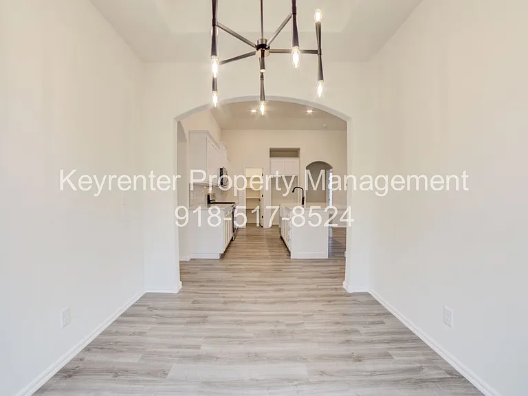 706 W 54th St — Photo 29