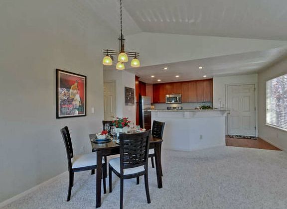 5th image of 1727 Parkview Green Cir