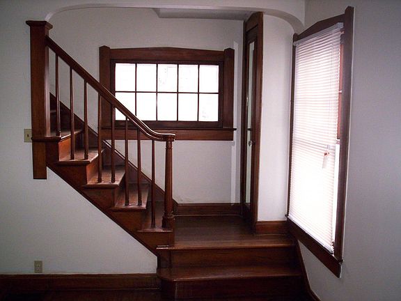 4th image of 586 Binns Blvd