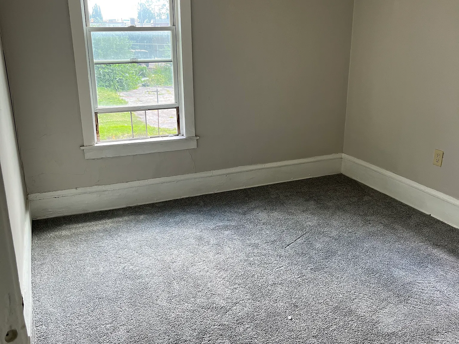 4 bed, 1436 sqft, $1,350 — Photo 3