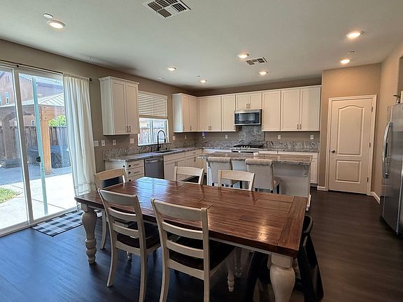 4th image of 756 Mojave Way
