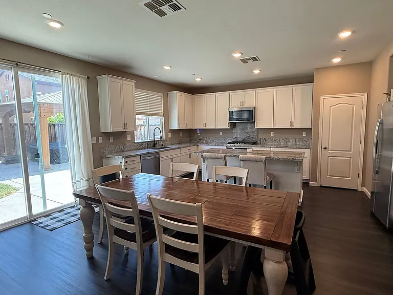 756 Mojave Way — Photo 4