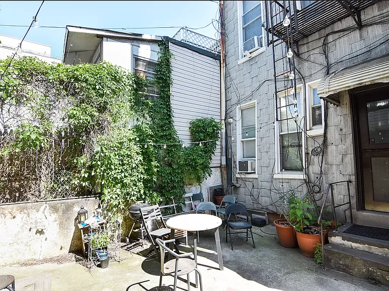 214 N 6th St #4L — Photo 2