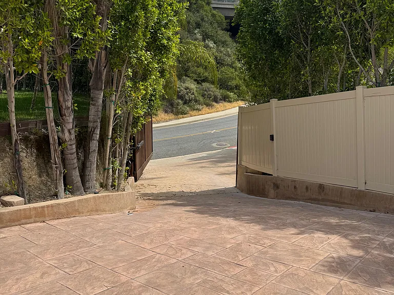 1906 Sherer Ln — Photo 3