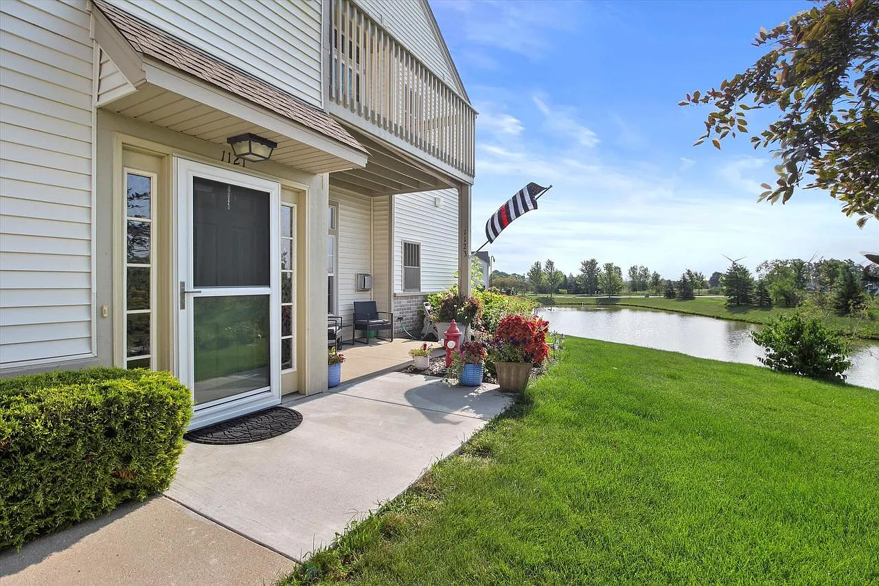 1121 Bedford COURT #202 photo 1
