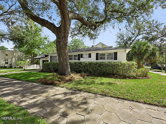 3rd image of 1655 CHALLEN Avenue