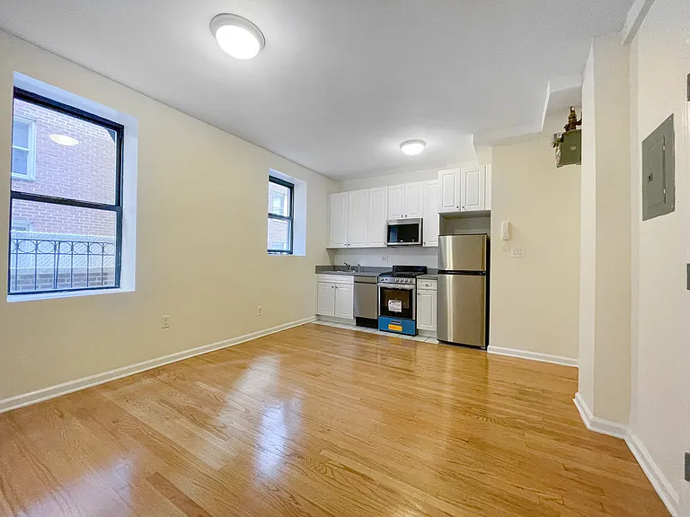 305 W 45th St #6G — Photo 4