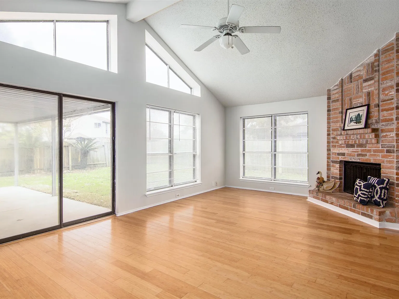 3 bed, 1454 sqft, $2,075 — Photo 2