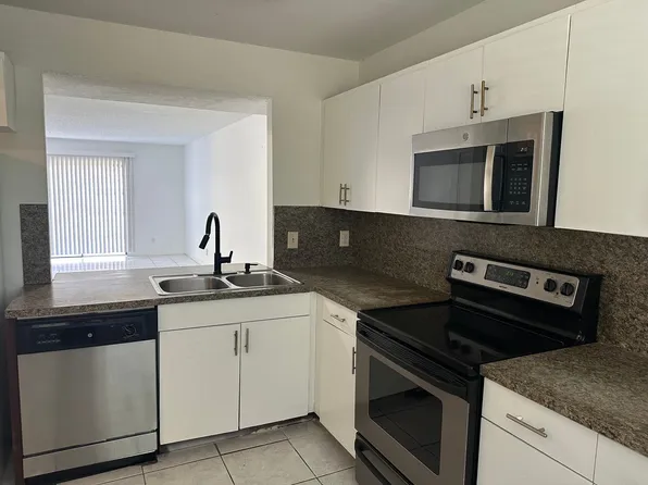 931 SW 20th Ct, Delray Beach, FL 33445