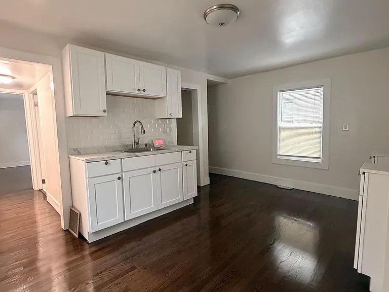 160 Ivy St — Photo 4