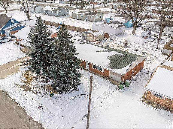 4th image of 301 Stewart Ave