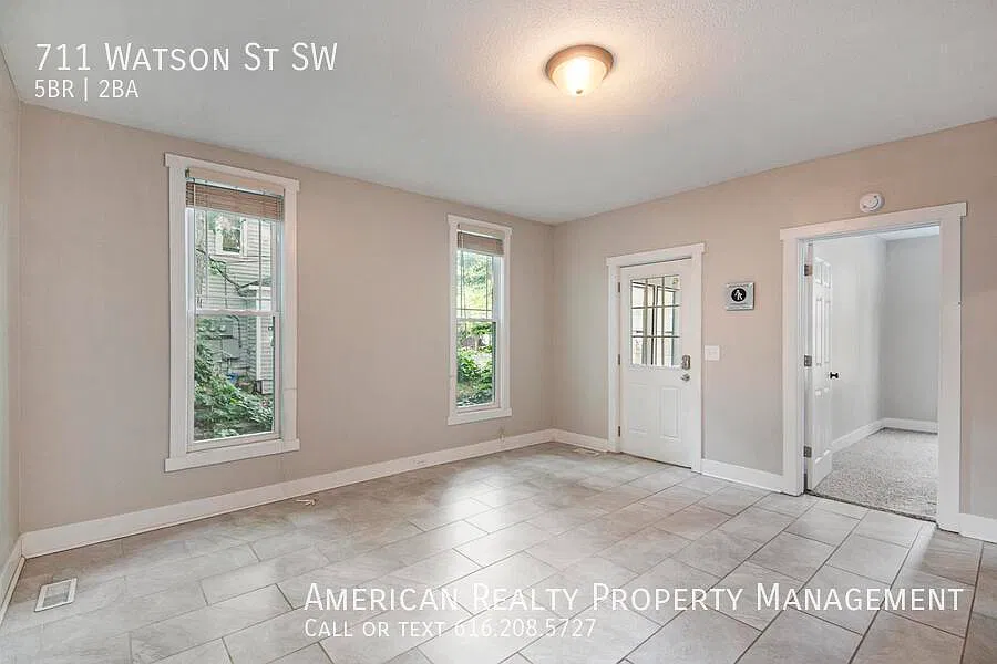 5 bed, 2006 sqft, $3,200 — Photo 2