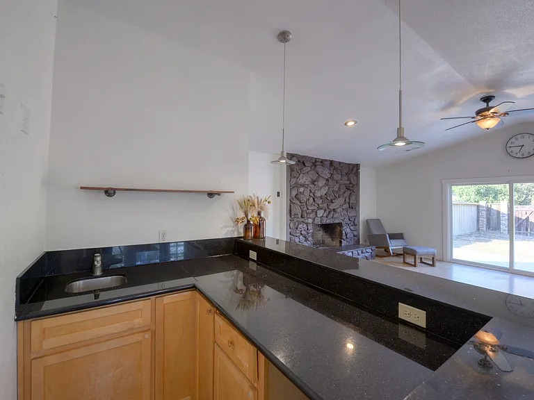 475 L St — Photo 14