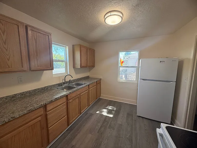 3916 Clinton Ave — Photo 6