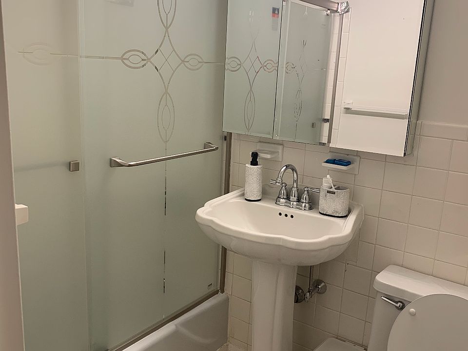 2nd image of 6 Whittier Pl APT 7J