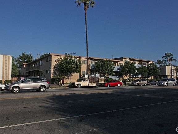 2nd image of 7025 Woodman Ave #7