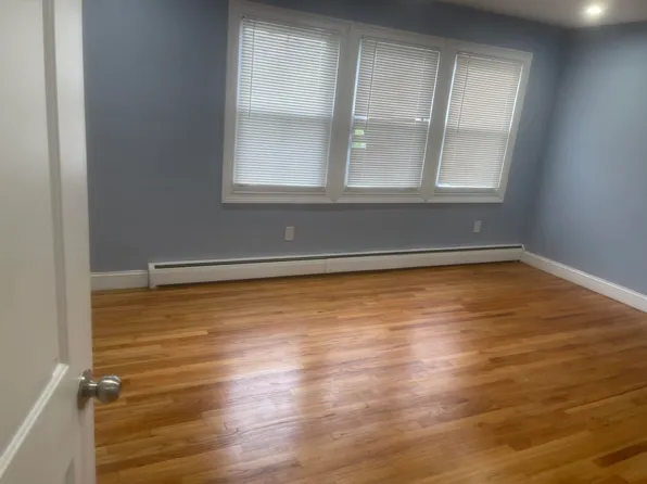 442 New York Avenue image 1 of 24