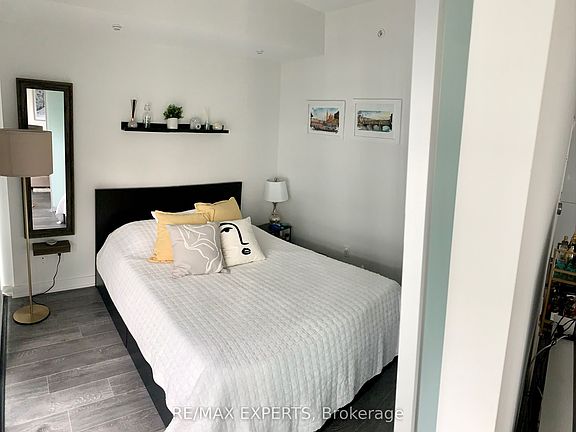 5th image of 185 Roehampton Ave #501
