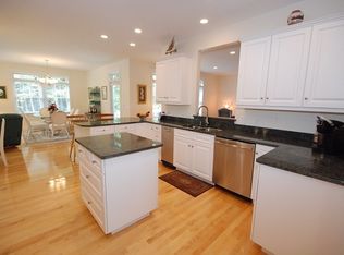 11 Lindenwood Ln, Falmouth, ME 04105