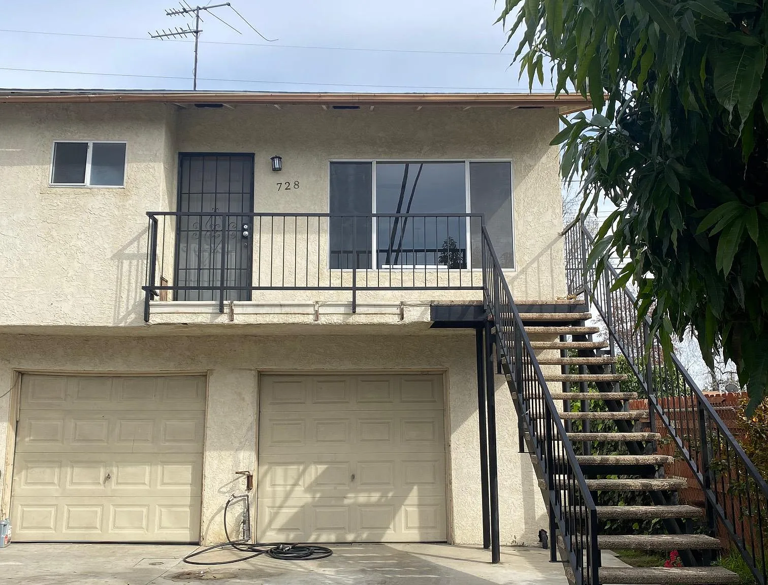 2 bed, 875 sqft, $2,300 — Photo 2