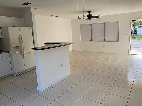 4th image of 13195 NE 10th Ave