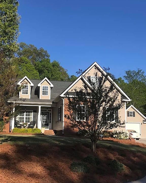 2nd image of 2010 W Ridge Dr
