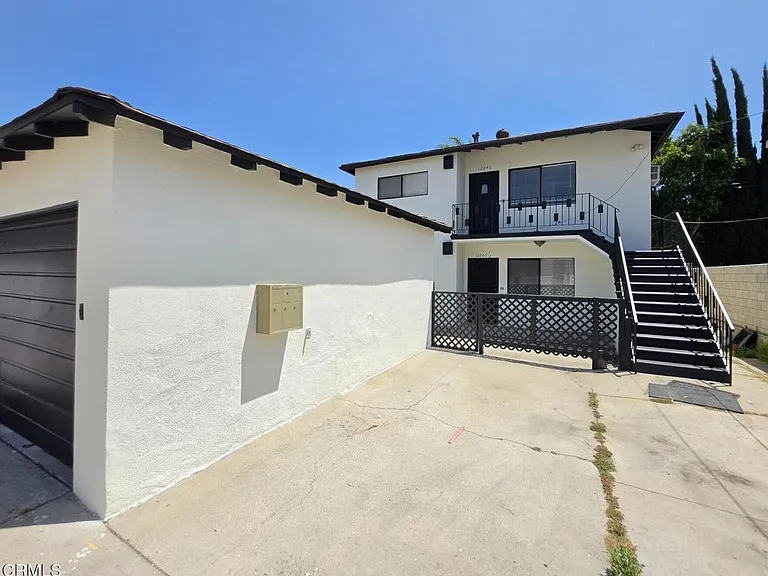 12246 Oxnard St #2 — Photo 4