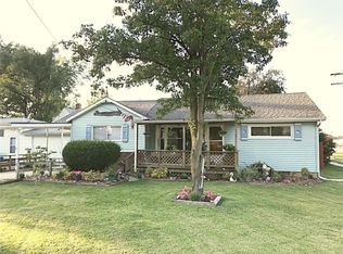 112 E 2nd St, Saint Elmo, IL 62458