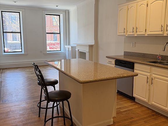 3rd image of 146 7th Ave APT 2