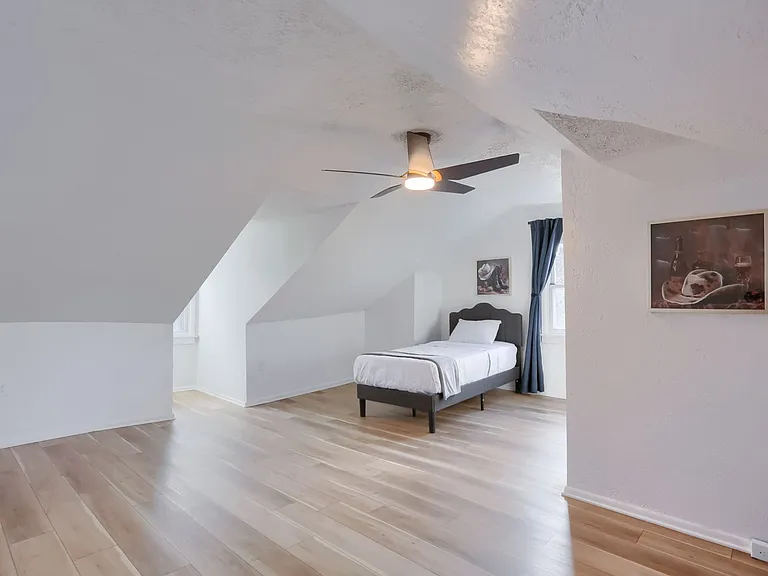 513 Grace St — Photo 31